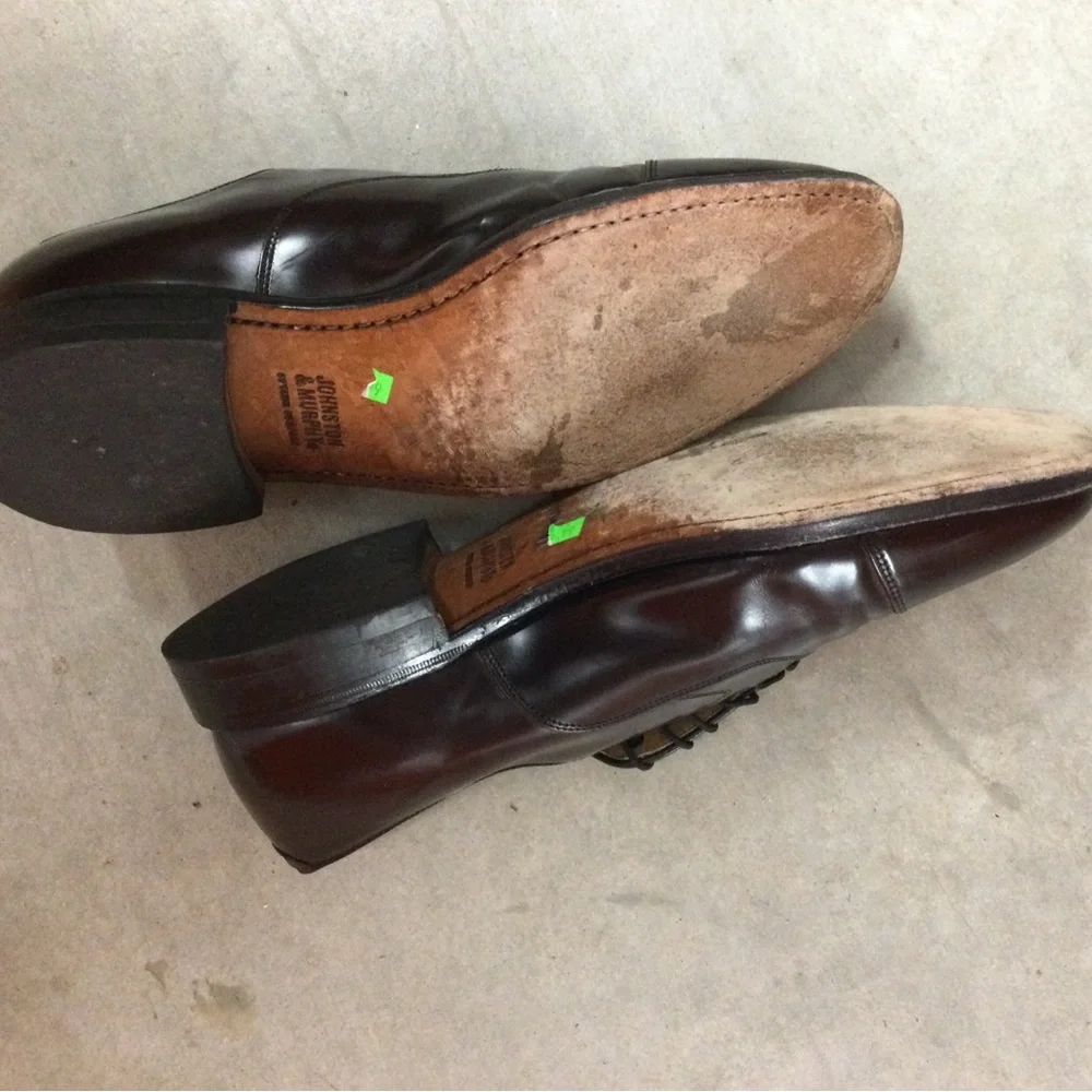 Johnston & Murphy Men’s Dark Brown Leather Cap-Toe Oxfords